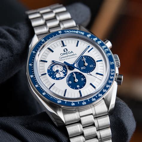 omega speedmaster silver snoopy 50th edition watch|omega snoopy 50th anniversary price.